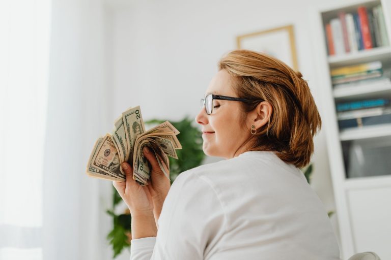 Como investir em ações: um guia passo a passo para iniciantes