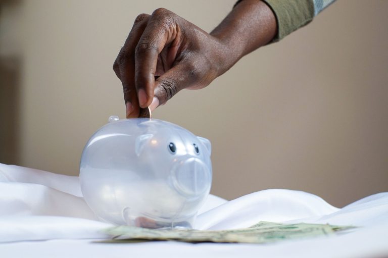 Como reduzir despesas fixas e aumentar sua margem de economia
